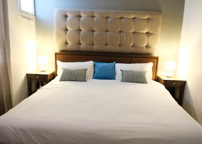 Boutique Hideaway Modern 2-bedroom Near It Park Apartment Cebu