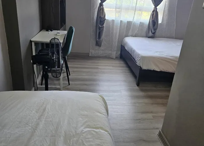 Boutique Hideaway Modern 2-bedroom Near It Park
