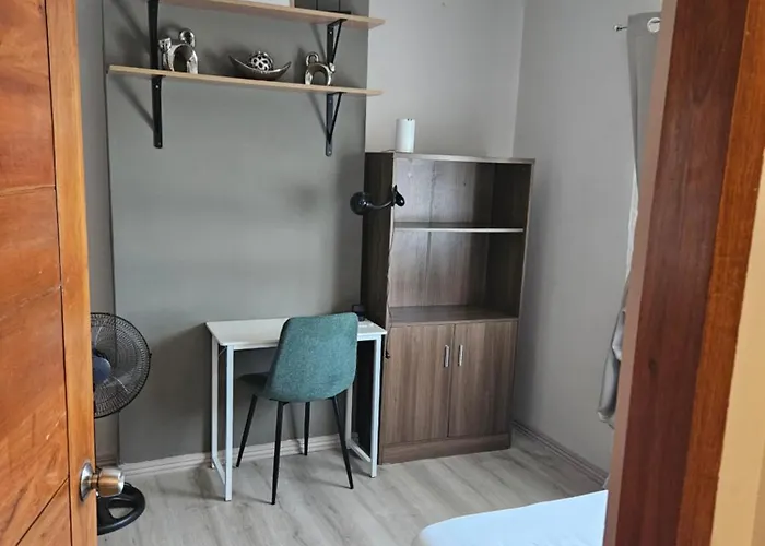 Apartment Boutique Hideaway Modern 2-bedroom Near It Park