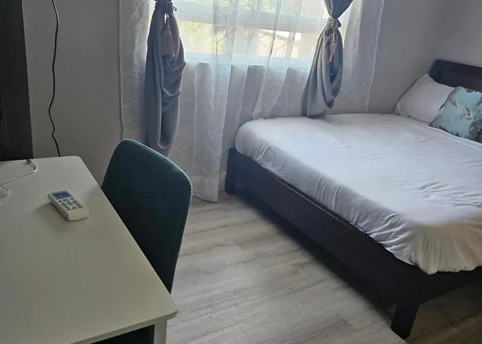 Boutique Hideaway Modern 2-bedroom Near It Park Apartment