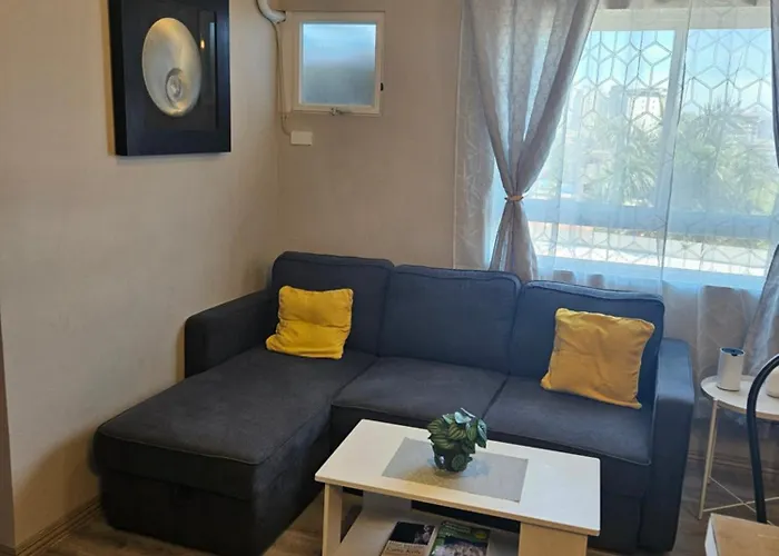 Apartment Boutique Hideaway Modern 2-bedroom Near It Park