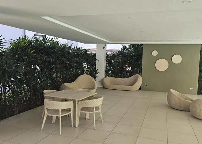 Boutique Hideaway Modern 2-bedroom Near It Park Apartment Cebu