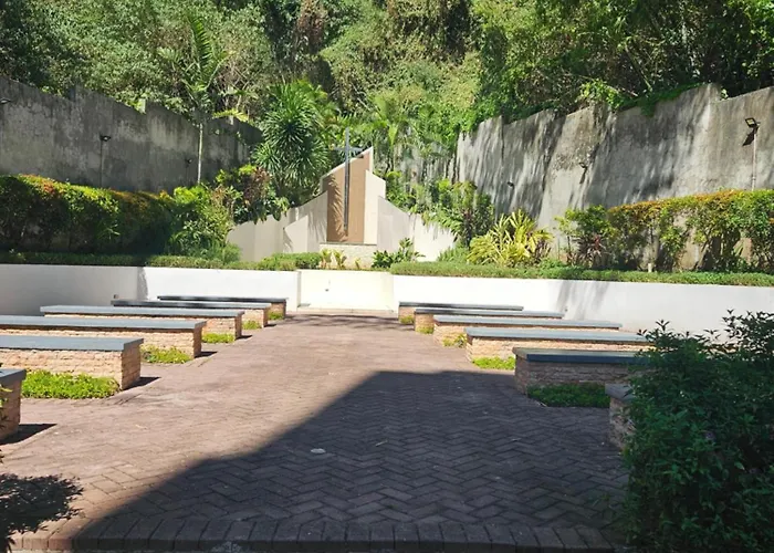Boutique Hideaway Modern 2-bedroom Near It Park *